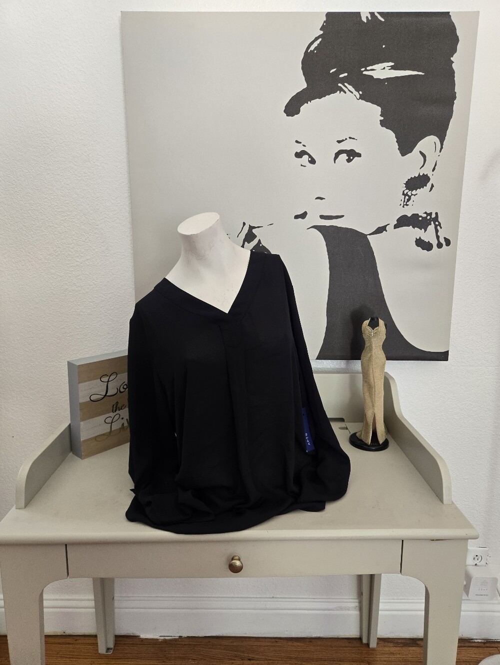 NWT Womens Apt. 9 Black V-Neck Women's Top Size XL